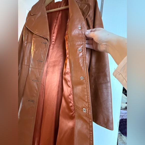 1970’s leather trench coat - Picture 2 of 10